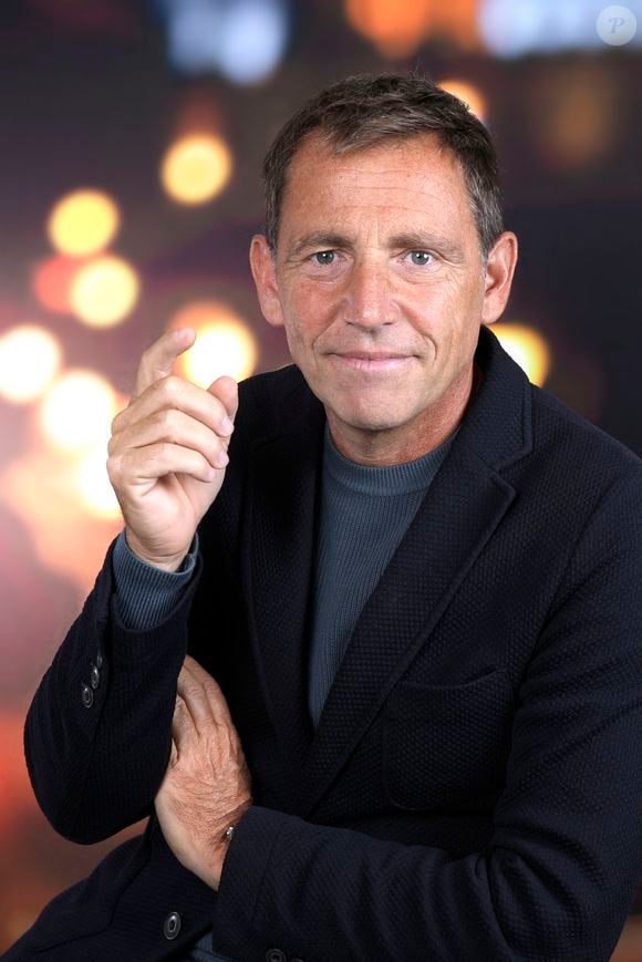 Outre Gilbert Brisbois, c'est Daniel Riolo qui est une figure de l'After Foot depuis ses tous débuts également. "On ne peut pas nier que tout le monde du football sait qui on est. Plus les années passent et plus la notoriété de l’émission grandit", avait-il souligné pour Télé 7 jours.

Portrait de Daniel Riolo lors de l'enregistrement de l'émission "Chez Jordan de Luxe" à Paris. Le 16 octobre 2023
© Cédric Perrin / Bestimage