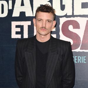 Il influence également le choix des films, pour ne pas passer trop de temps loin de son fils avant de pouvoir l'emmener sur les tournages. Ce qu'il s'est promis de faire au média "On Time"

Niels Schneider - Avant-première du film "D'argent et de sang" à l'Ugc Normandie à Paris le 11 octobre 2023. © Veeren/Bestimage