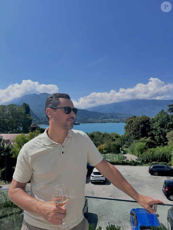 Il a été hospitalisé en raison de douleurs lombaires et d'une impossibilité de marcher.

Delphine et Olivier Colas à la tête d'une fratrie de cinq enfants dans "Familles nombreuses, la vie en XXL".