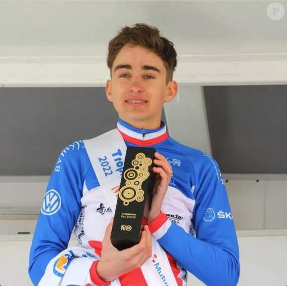 Il vit désormais à Nice, loin des siens, loin de sa petite amie...

Paul Seixas, le jeune espoir du cyclisme français est soutenu par ses parents Emmanuel et Emmanuelle.