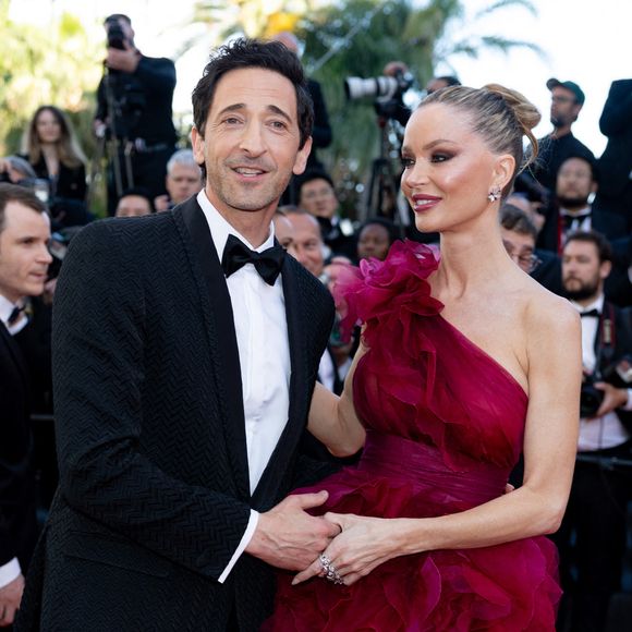 Adrien Brody et sa compagne Georgina Chapman - Montée des marches du film « Vie privée  » lors du 78ème Festival International du Film de Cannes, au Palais des Festivals à Cannes. Le 20 mai 2025
© Olivier Borde/ Bestimage