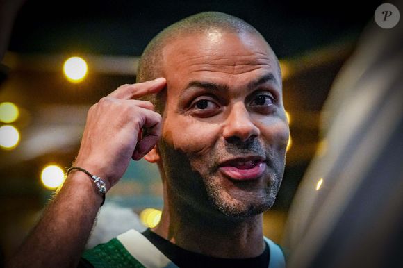 Un mois plus tard, son célèbre fils lui rend hommage.

Tony Parker avant le match Lyon-Villeurbanne vs Zalgiris Kaunas, Turkish Airlines Euroleague à l’Astroballe de Villeurbanne, le 27/03/2025. © Sandrine Thesillat / PsNewz / Bestimage
