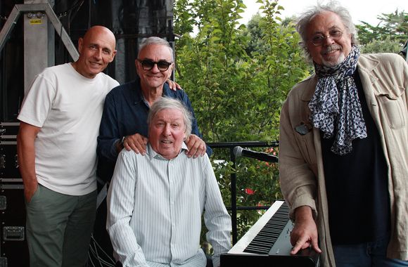 William Picard du groupe Début de Soirée, Jean-Pierre Mader, Cookie Dingler et Patrick Hernandez lors du concert La folie des années 80 au Croisic, France, le 20 août 2025. Ambiance garantie, tubes inoubliables et énergie 100% live pour le concert  La Folie des Années 80 2025. © Nöel Carrier/Bestimage