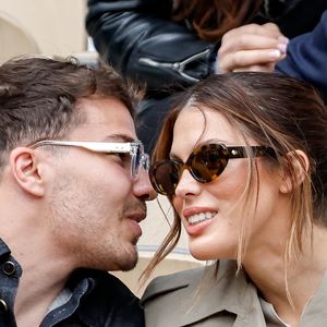 Antoine Dupont et sa compagne Iris Mittenaere en tribunes lors de la finale messieurs des Internationaux de France de Tennis de Roland Garros 2025 (jour 15), à Paris, France, le 8 juin 2025. © Cyril Moreau/Bestimage