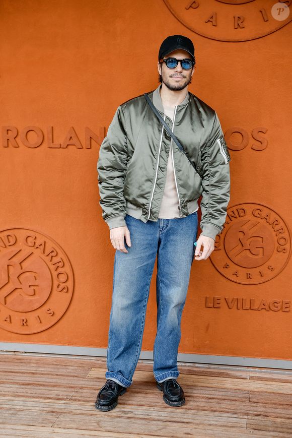 De quoi fortement impacter les habitants de cette rue qui ne sont plus libres de leurs faits et gestes.

François Civil au village lors des Internationaux de France de Tennis de Roland Garros 2025, à Paris, France, le 8 juin 2025. © Cyril Moreau/Bestimage