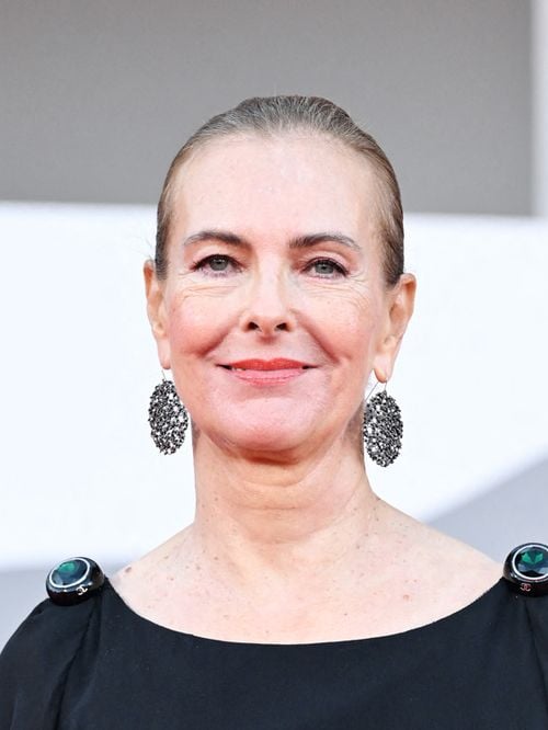 Pour garder un ventre plat à 69 ans, Carole Bouquet a choisi une approche différente