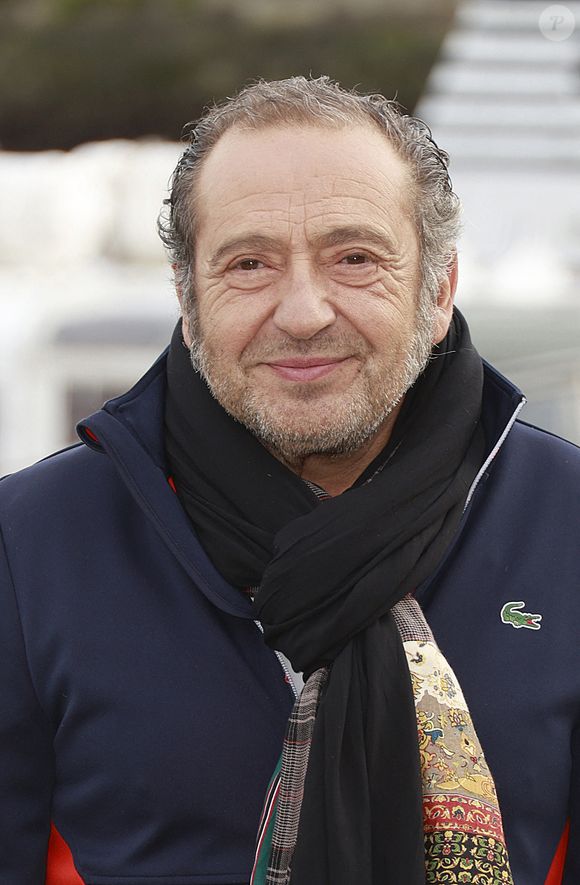 Sur le tournage de ce film, Isabelle Nanty retrouve également Patrick Timsit. "Patrick est quelqu'un que j'aime et que j'admire profondément", confie-t-elle. 

Patrick Timsit, pour la série "Les disparues de la gare", lors de la 27e édition du Festival de la Fiction de La Rochelle, le 16 septembre 2025. © Christophe Aubert via Bestimage