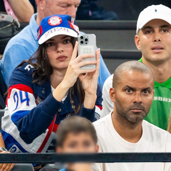 Kendall Jenner et Tony Parker - Les célébrités assistent aux épreuves de Gymnastique artistique féminine, finale du concours général lors des Jeux Olympiques de Paris 2024 (JO) au Palais omnisports Bercy Arena, à Paris, France, le 1er août 20241. © Jacovides-Perusseau/Bestimage