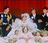 En 1992, le couple se sépare après la parution d’une biographie révélant le mal-être de Diana.
Mariage du prince et de la princesse de Galles (Lady Diana Spencer) à Londres, Royaume Uni, le 29 juillet 1981. Ils sont entourés des princes Andrew et Edouard.
© ALPHA AGENCY / BESTIMAGE