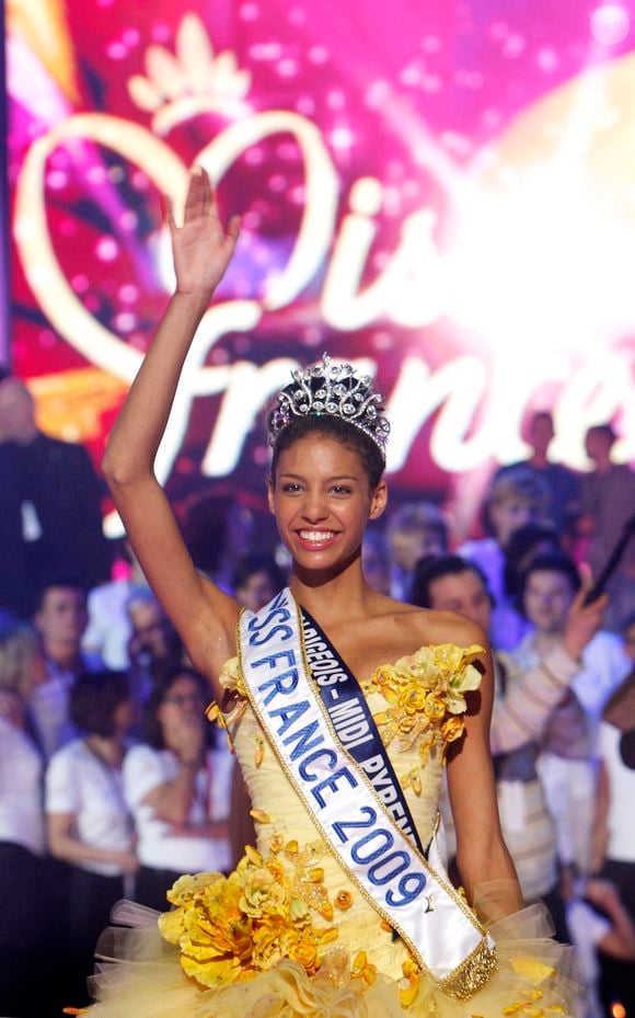 Chloé Mortaud a été élue Miss France en 2009 

L'élection de Miss France 2009 a eu lieu le 6 décembre 2008 au théâtre du Puy du Fou en Vendée. Photo Patrick Bernard/ABACAPRESS.COM