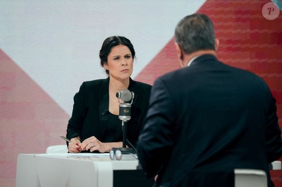 Enfin, cette mère de quatre enfants a rejoint BFMTV bien des années plus tard.

Le vice-président du RN et maire de Perpignan Louis Aliot est interviewé par la journaliste Apolline de Malherbe lors de son émission Face a Face sur BFM TV / RMC le 1er avril 2025 à Paris, France dans les locaux de BFM. Photo par Alexis Jumeau/ABACAPRESS.COM