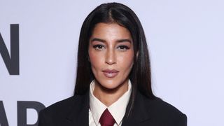 Leïla Bekhti ne jure que par lui : voici son salon de coiffure situé à Paris,un endroit tout à fait accessible