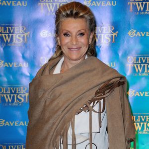 "On ne peut pas sortir. [...] J’avais des gens qui couchaient sur mon paillasson, j’avais des gens planqués dans mon parking. C’est d’ailleurs à cette époque que je me suis acheté un chien, un berger allemand, parce que j’avais peur" a raconté la chanteuse effrayée par ces situations.

Sheila assiste à la Soirée de Gala et Premiere de la Comedie Musicale Oliver Twist a la Salle Gaveau a Paris, France le 26 Septembre 2016. Photo by Aurore Marechal/ABACAPRESS.COM