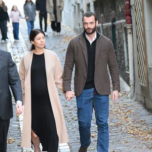 Un autre petit enfant est en route, celui de Louis Sarkozy et Natali Husic

Aurélien Enthoven, Louis Sarkozy et sa femme Natali Husic enceinte - Le clan Sarkozy à la sortie du domicile de Nicolas Sarkozy domicile parisien avant son incarcération à la prison de La Santé à Paris, France, le 21 octobre 2025.  © Bestimage