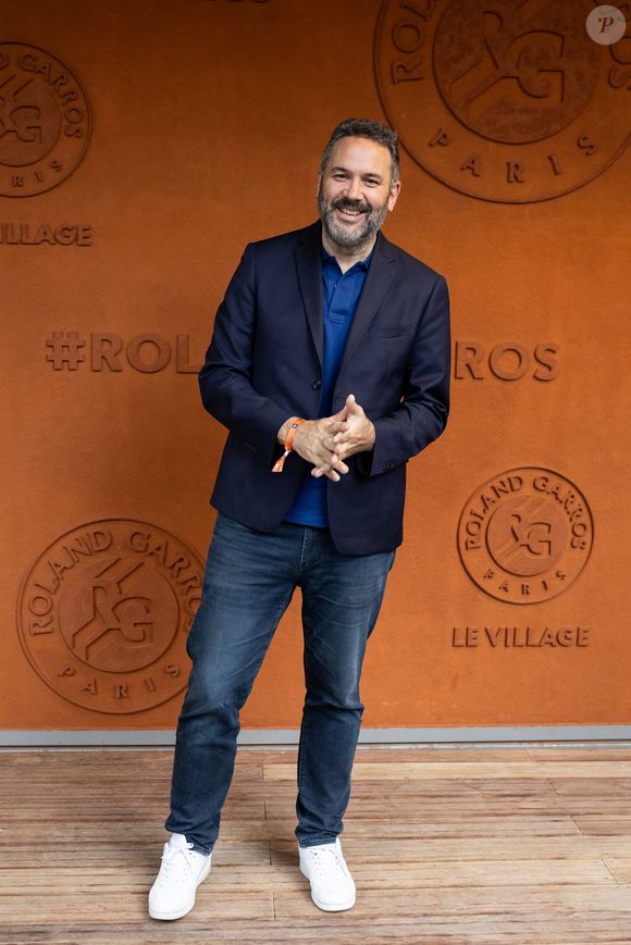 Bruce Toussaint au village lors des Internationaux de France de Tennis de Roland Garros 2026. Paris, le 2 juin 2026.
© Jacovides-Moreau / Bestimage