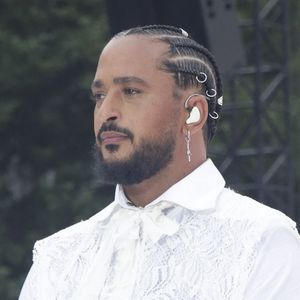 Slimane a changé 

Slimane lors du dernier relais de La Flamme Olympiques avant la cérémonie d'ouverture des Jeux Olympiques (JO) de Paris à Saint-Denis, Seine Saint-Denis, France. © Melloul-Tribeca/Bestimage