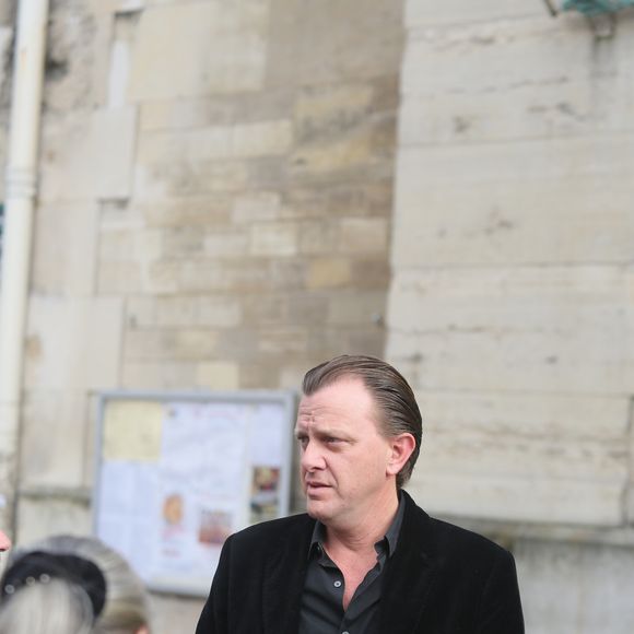 Claude François Junior lors de la messe hommage à Claude François en l'église Notre-Dame d'Auteuil à Paris le 10 mars 2018.