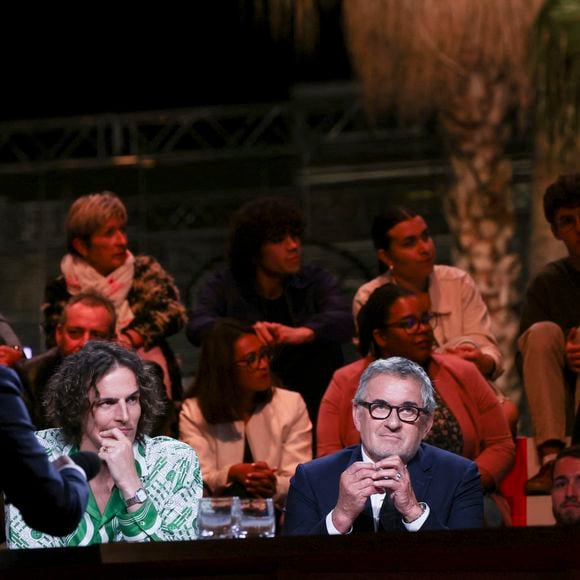 Exclusif - Paul de Saint Sernin, Christophe Dechavanne sur le plateau de l'émission "Quelle Epoque!" lors du 77ème Festival International du Film de Cannes le 18 mai 2024. © Jack Tribeca / Bestimage