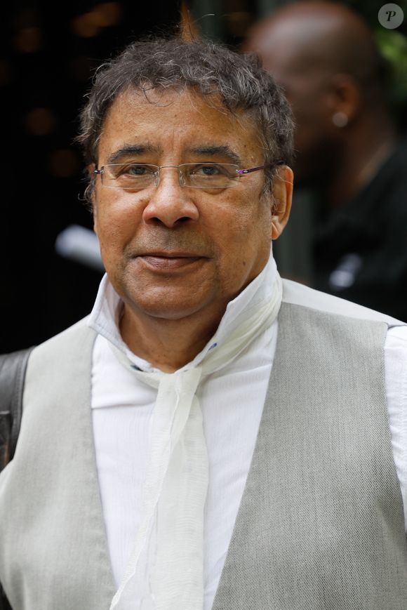 Exclusif - Laurent Voulzy - Arrivées à l'enregistrement de l'émission "Vivement Dimanche" au Studio Gabriel à Paris, diffusée le 24 avril sur France 2. Le 19 avril 2022 © Christophe Clovis / Bestimage