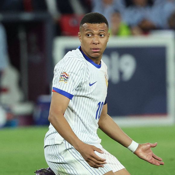 Il est placé à l’isolement pour éviter la contagion.

5 juin 2025 – UEFA Nations League 2024/25, demi-finale Espagne – France.
Kylian Mbappé, équipe de France, visage déçu et frustré.
© Joaquim Ferreira