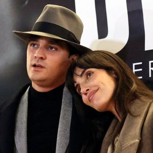 Alain-Fabien Delon et sa compagne Laura Bensadoun sont parents pour la première fois depuis le mois d'avril
Exclusif - Alain-Fabien Delon et sa compagne Laura Bensadoun au photocall de la soirée Ciné-concert symphonique "Alain Delon, le dernier Samouraï" au Palais des congrès à Paris le jour de son anniversaire.

© Jacovides / Moreau / Bestimage