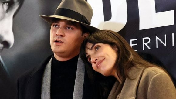 Premier selfie de parents pour Alain-Fabien Delon et Laura : un mois et demi après la naissance de Romy, le couple rayonne