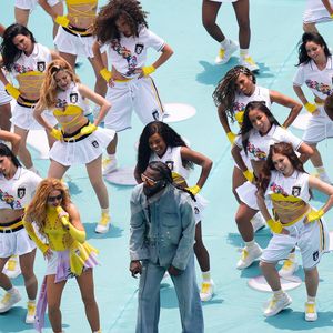 Sa prestation a toutefois déclenché une polémique sur les réseaux sociaux, certains évoquant une possible doublure.

Shakira lors de la première cérémonie d'ouverture de la Coupe du Monde de la FIFA 2026 à Mexico (FIFA World Cup 2026), le 11 juin 2026.

Zuma Press/Bestimage
