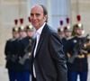 Visiblement tombé amoureux de la rue, Xavier Niel décide alors de réitérer quelque temps plus tard. En 2025, l'homme d'affaires rafle le 114 rue de Grenelle cette fois.

Xavier Niel, Pdg de Iliad au palais de l'Elysée pour un banquet d'état donné en l'honneur de la visite du président de la Mauritanie en France le 15 avril 2026.

© Christian Liewig / Bestimage