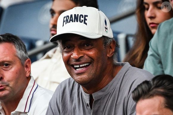Yannick Noah dans les tribunes lors du match de football du PSG face à Montpellier au Parc des Princes à Paris. © Matthieu Mirville/Bestimage