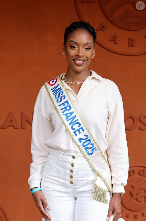 Angelique Angarni-Filopon (Miss France 2025) au village lors des Internationaux de France de Tennis de Roland Garros 2025, à Paris, France, le 2 Juin 2025. © Jacovides-Moreau/Bestimage