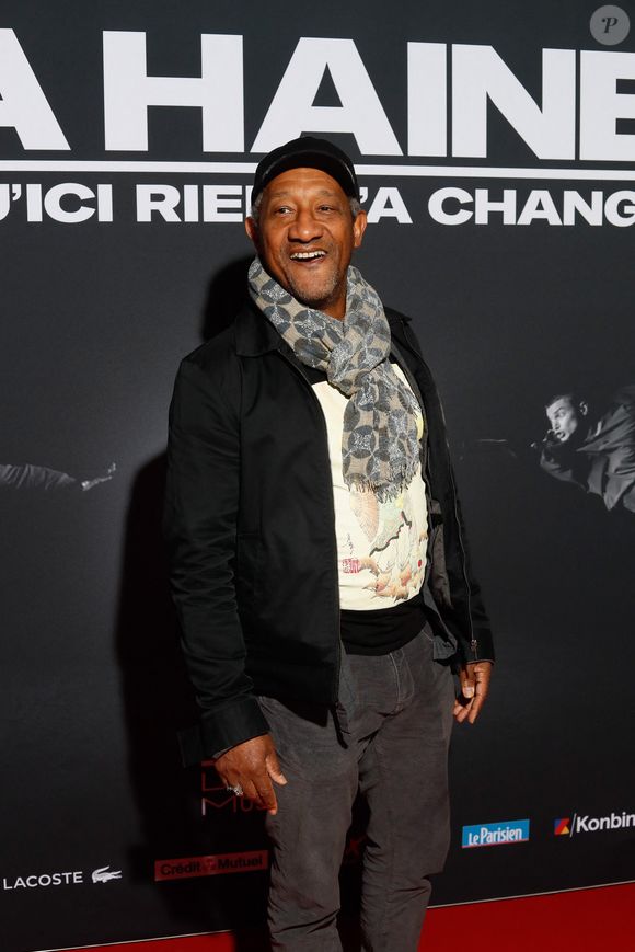 Exclusif - Edouard Montoute - Photocall de la comédie musicale "La Haine" à la Seine musicale à Boulogne-Billancourt le 11 octobre 2024. 30 ans après sa sortie au cinéma, le film culte "La Haine" fait son retour, sous forme de comédie musicale. © Christophe Clovis / Bestimage
