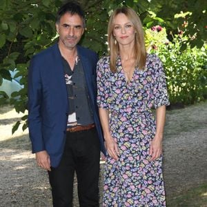 Samuel Benchetrit et Vanessa Paradis - Photocall du film "Cette musique ne joue pour personne" lors du 14ème Festival du Film Francophone d'Angoulême. Le 28 août 2021
© Coadic Guirec / Bestimage