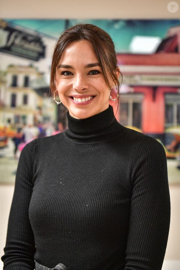 Médecin généraliste, mannequin et Miss France 2013, Marine Lorphelin pose pour une photo lors d'une visite de presse au Centre de ressources et de compétences de la mucoviscidose (CRCM) à l'hôpital Necker-Enfants malades - AP-HP à Paris, France, le 4 décembre 2023. Photo by Firas Abdullah/ABACAPRESS.COM  CARE I CARE Cabinet médical Hopital Clinique Hopitaux Hospital Sante France Frankreich Ile-de-France Paris 