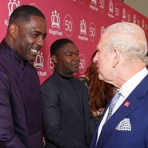 Le roi Charles (Le roi Charles III d'Angleterre) rencontre Idris Elba alors qu'il assiste à la "Célébration du King's Trust" pour marquer le 50ème anniversaire de l'organisation caritative. Photo par Aaron Chown/WPA-Pool