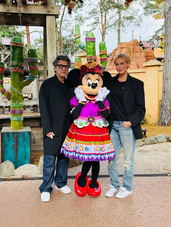 Adriana Karembeu, Marc Lavoine et Nina ont passé une journée à Disneyland Paris. Capture Instagram
