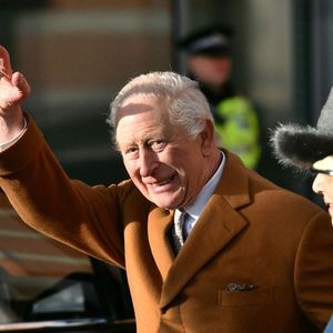 En parlant de la compétition, Charles III a lâché un "fantastique". Un seul et unique mot qui devrait grandement faire plaisir à son fils !

Leurs Majestés, le roi Charles III d'Angleterre et la reine consort d'Angleterre, à la sortie du Centre communautaire international de Middlesbrough, Royaume Uni, le 13 février 2025. © Backgrid UK/Bestimage