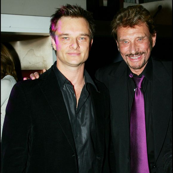 Exclusif - David Hallyday et Johnny Hallyday lors de la fête organisée pour la signature du nouveau contrat de Johnny Hallyday avec la maison de disque Warner au restaurant La maison blanche à Paris.
Crédit : ANGELI-RINDOFF / BESTIMAGE