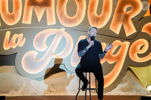 Exclusif - Philippe Caverivière durant l'enregistrement de l'émission de télévision L'Humour à la Plage, le 1er Festival de Juan Les Pins à la Pinède Gould, le 4 juillet 2024. Deux soirées diffusées sur TF1. Pour Philippe Caverivière, c'est sa Première sur scène en mode Stand UP. 
 © JR Santini / Bruno Bebert / Bestimage