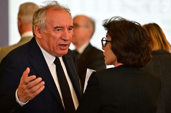 François Bayrou, Premier ministre et Rachida Dati, Ministre de la Culture - Le président français lors d'une cérémonie de remise de prix aux artisans et des fonctionnaires qui ont contribué à la restauration de la cathédrale Notre-Dame au palais de présidentiel de l'Élysée à Paris, France, le 15 avril 2025. © Christian Liewig/Bestimage