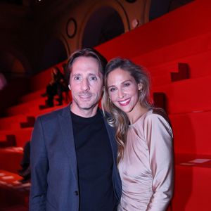 Mariée à Mathieu Vergne depuis 2018 et maman de deux enfants, Joseph et Valentine, Ophélie Meunier mène aujourd'hui une vie de famille épanouie tout en poursuivant sa carrière à la télévision.

Ophélie Meunier et son mari Mathieu Vergne - Les célébrités au défilé ETAM "Collection J'ETAM" lors de la Fashion Week de Paris (PFW) le 30 septembre 2025.

© Rachid Bellak / Bestimage