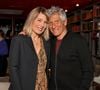 Dans la chambre, le vert et le bronze dominent, tandis que la salle de bains joue la carte du noir et blanc, avec une touche de couleur apportée par le linge.

Exclusif - Mélanie Page et son mari Nagui - Générale de la pièce "Ubu Roi" d'Alfred Jarry, mise en scène par Daniel Benoin, le directeur du théâtre Anthéa à Antibes, le 3 mars 2026, avec André Marcon, qui joue le Père Ubu et Mélanie Page, dans le rôle de la Mère Ubu. © Bruno Bebert/Bestimage