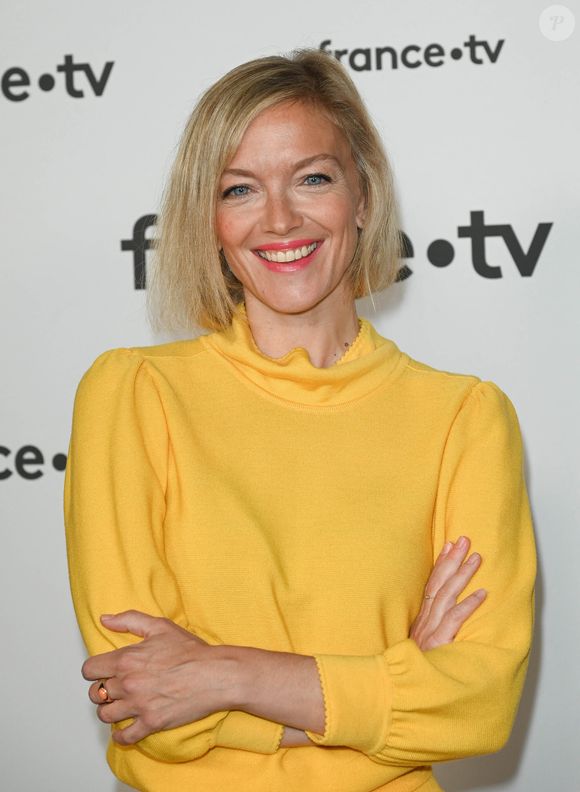 Maya Lauqué, par exemple, est habillée par une styliste.

Maya Lauqué au photocall pour la conférence de presse de rentrée de France TV à la Grande Halle de la Villette à Paris, France, le 6 juillet 2022. © Coadic Guirec/Bestimage