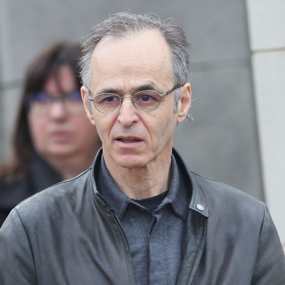 C'est la Charente-Maritime que le chanteur a choisi pour ses vacances 2025.


Jean-Jacques Goldman et Maxime Le Forestier lors des obsèques de Véronique Colucci au cimetière communal de Montrouge, le 12 avril 2018. @Agence / Bestimage