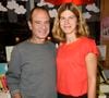 Il a refait sa vie avec une femme de 30 ans de moins et des photos d'eux avec leur bébé ont circulé
Gérard Miller et sa femme Anais Feuillette lors de la dédicace de Philippe Vandel de sa bande dessinée « Les Pourquoi en BD» à la librairie BD Net à Paris, le 26 septembre 2014.
©COADIC GUIREC / BESTIMAGE