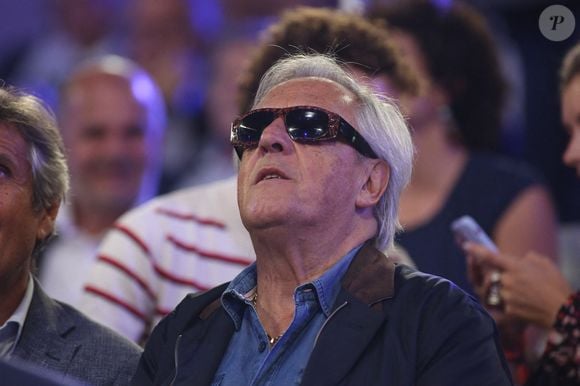 "Je ne circule plus en métro car c’est difficile quand on est une personnalité publique, mais cela me manque. Jeune, je le prenais seul car j’avais appris toutes les lignes et les stations. Ce qui ne m’a pas empêché de tomber sur les rails au métro Belleville", a-t-il confié.

Gilbert Montagne lors de La Conquete au Stade Roland Garros le 10 septembre 2021 à Paris, France. Photo par Jerome Domine/ABACAPRESS.COM