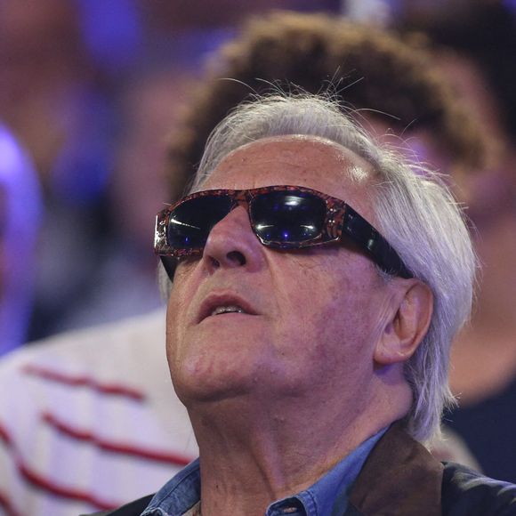 "Je ne circule plus en métro car c’est difficile quand on est une personnalité publique, mais cela me manque. Jeune, je le prenais seul car j’avais appris toutes les lignes et les stations. Ce qui ne m’a pas empêché de tomber sur les rails au métro Belleville", a-t-il confié.

Gilbert Montagne lors de La Conquete au Stade Roland Garros le 10 septembre 2021 à Paris, France. Photo par Jerome Domine/ABACAPRESS.COM