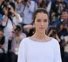 Dans ce film, Lyna Khoudri joue le rôle d'Eva, une humanitaire franco afghane bilingue qui cherche à partir avec sa mère née à Kaboul.
Lyna Khoudri - Photocall du film "13 Jours 13 Nuits" lors du 78ème Festival International du Film de Cannes le 24 mai 2025. © Jacovides-Moreau/Bestimage