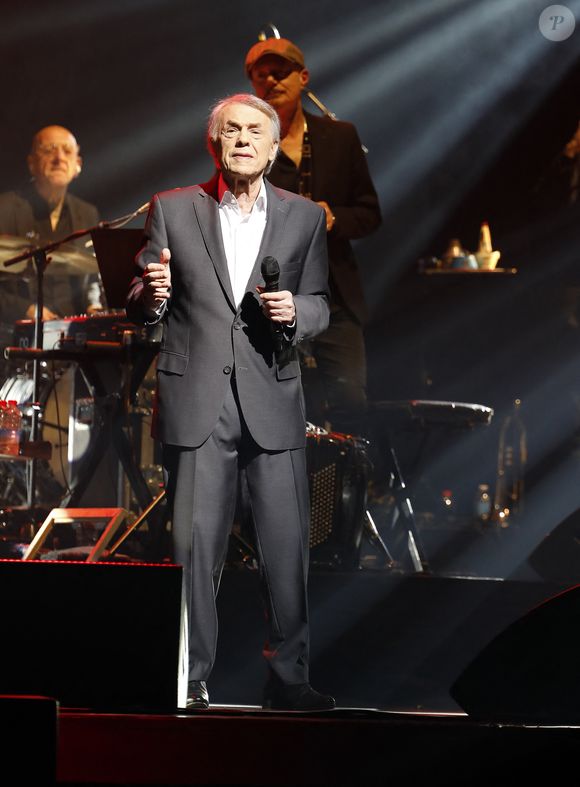 Salvatore Adamo en concert au Grand Rex à Paris. Le chanteur est de retour sur scène après l'annulation de plusieurs dates, suite à des problèmes de santé. Le 5 juin 2024
© Marc Ausset-Lacroix / Bestimage