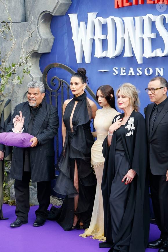 Londres, ROYAUME-UNI  Les membres du casting dont Catherine Zeta-Jones et Jenna Ortega et les invités spéciaux font une entrée remarquée sur le tapis rouge à Westminster. La soirée célèbre la première du nouveau film de Tim Burton, The Addams Family. Juillet. Backgrid UK/ Bestimage