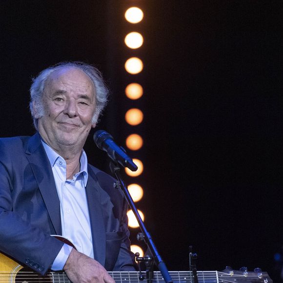 Info - Maxime Le Forestier victime d'un malaise lors de son concert à Antibes - Maxime Le Forestier - La Nuit de la Déprime revient aux Folies Bergère, le 3 février 2020. Pierre Perusseau / Bestimage